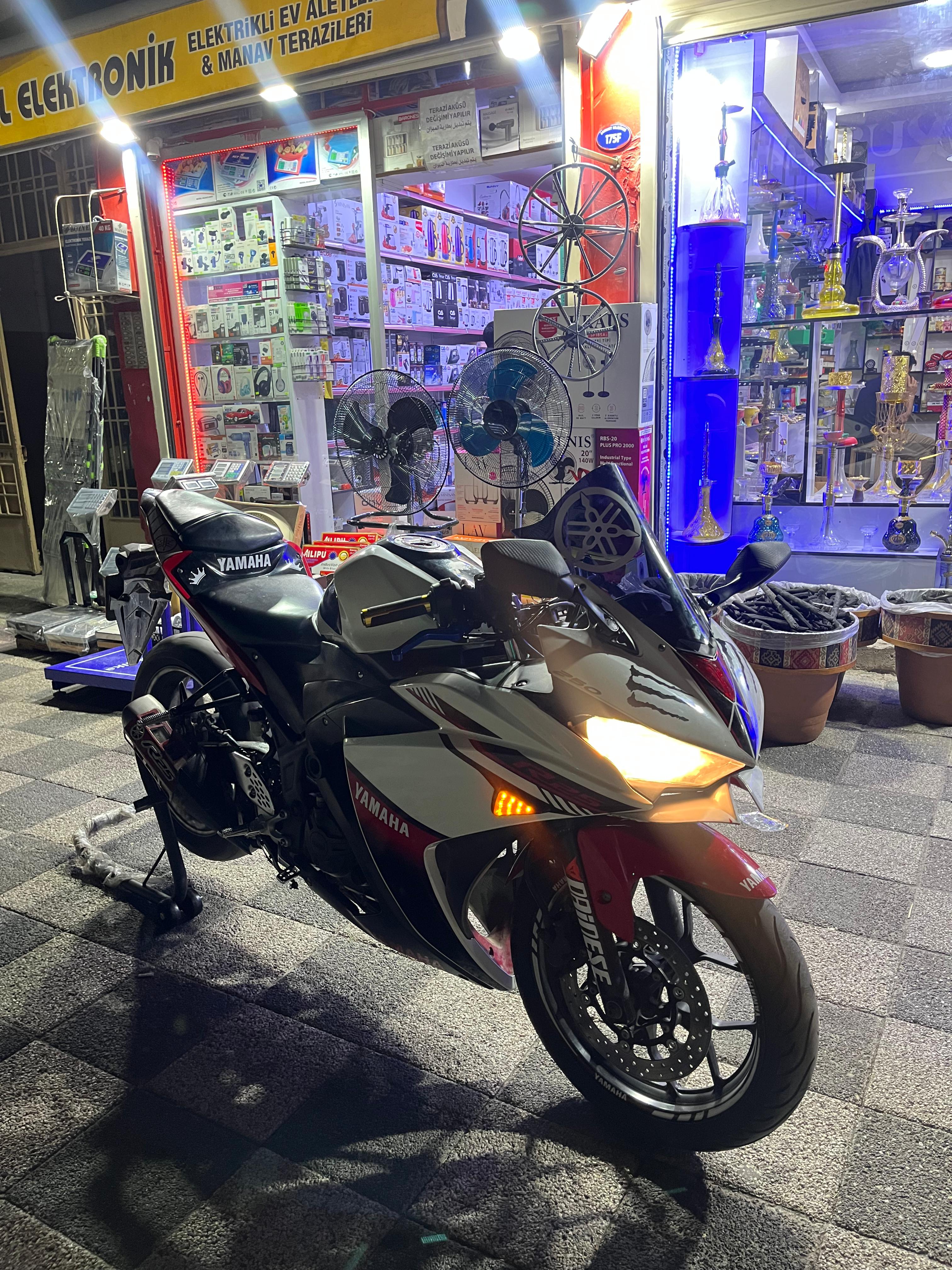 Motor Resmi